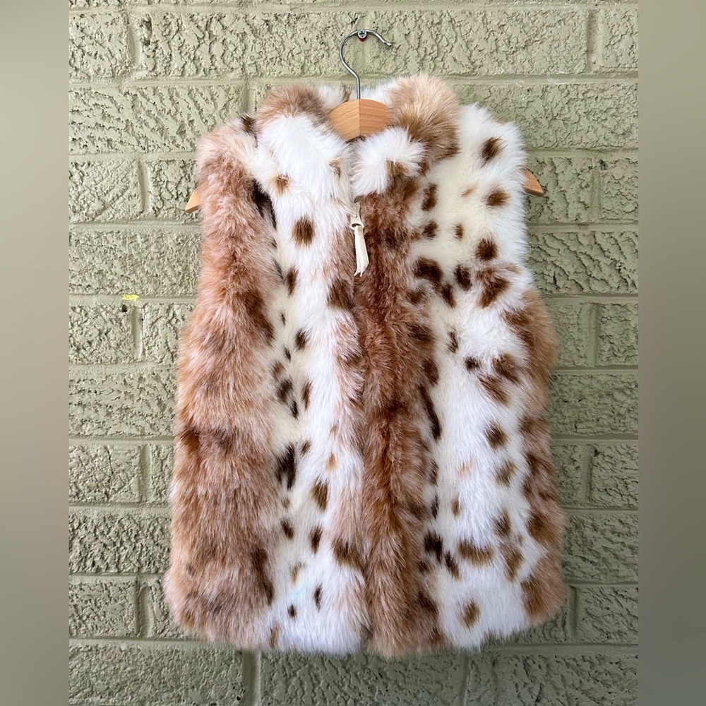 American Widgeon girls faux fur animal print vest- size 6- perfect condition